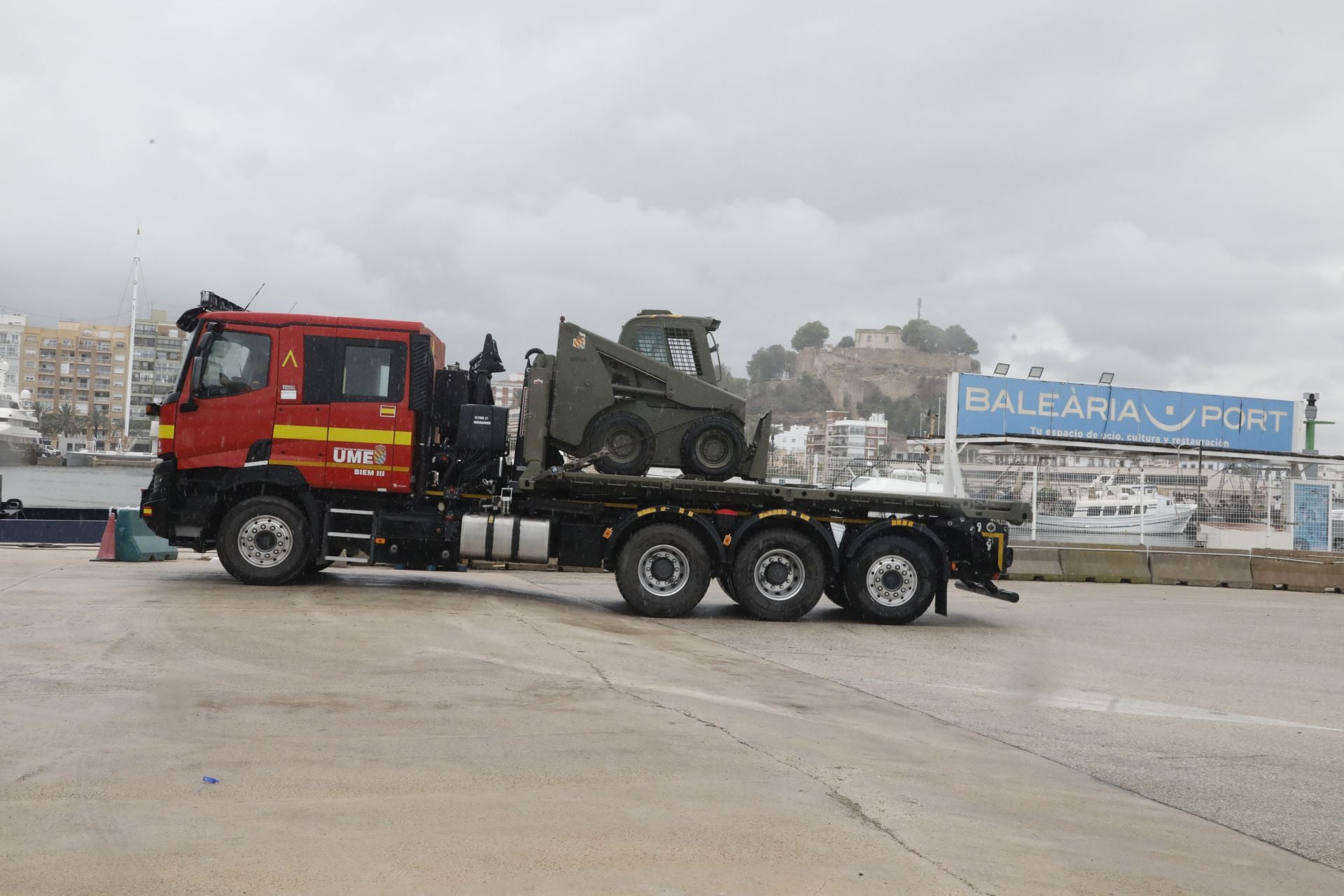 La UME embarca en el norte de Alicante rumbo a Ibiza para afrontar las graves inundaciones
