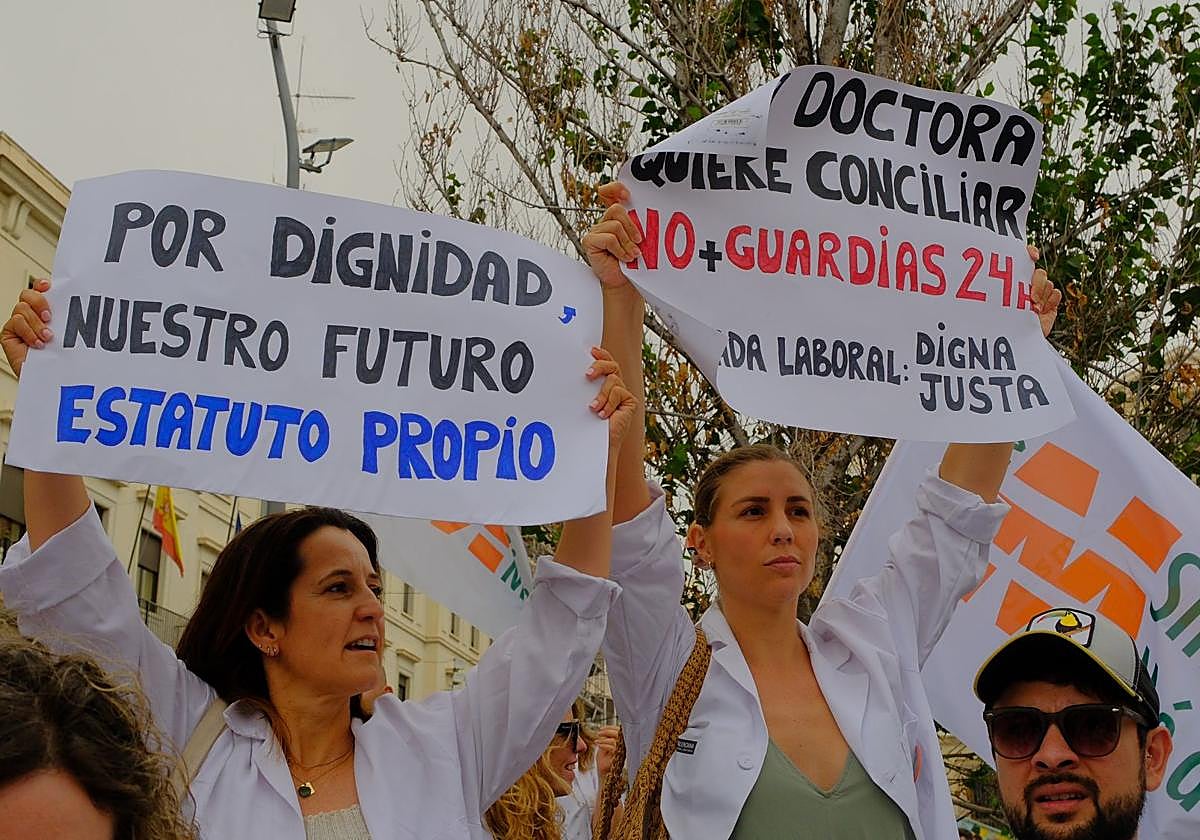 Protesta de médicos contra el Estatuto Marco.