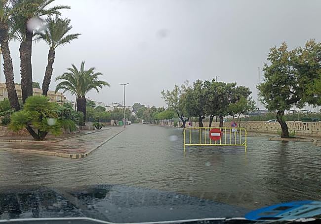 Carreteras inundadas en Dénia.