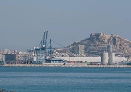Vistas al puerto de Alicante.