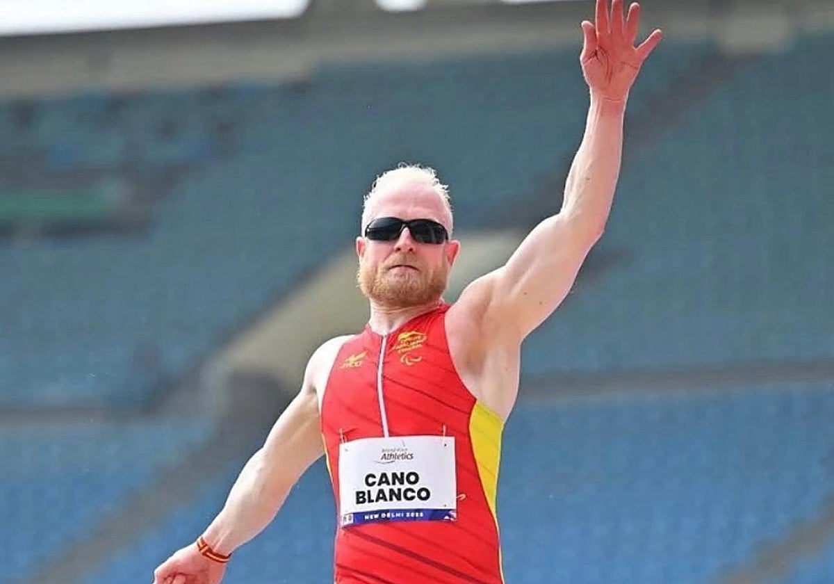 Iván Cano, durante un salto.