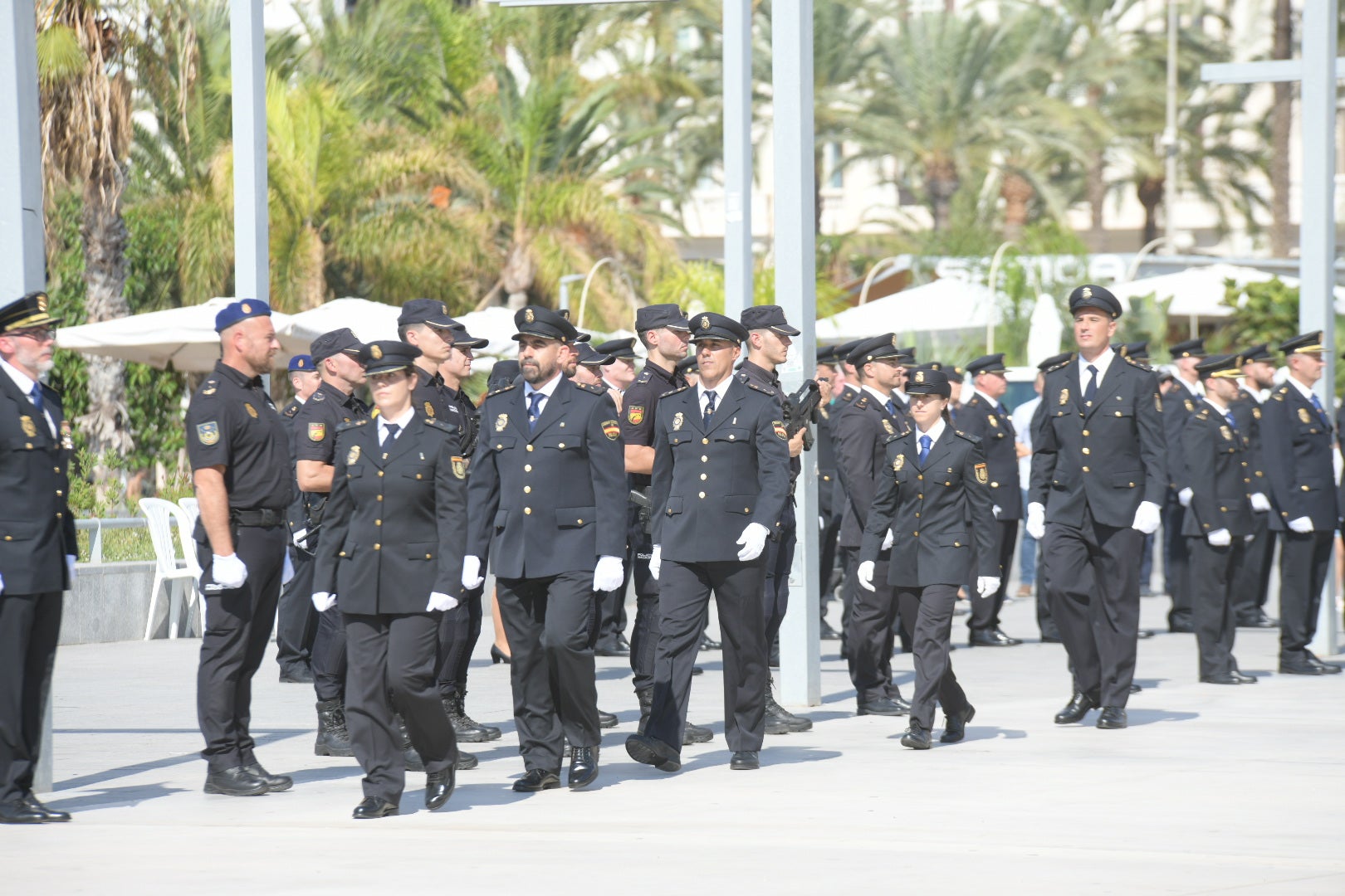 Orgullo azul en Alicante con el homenaje de la Policía Nacional a su patrón, los Santos Ángeles Custodios