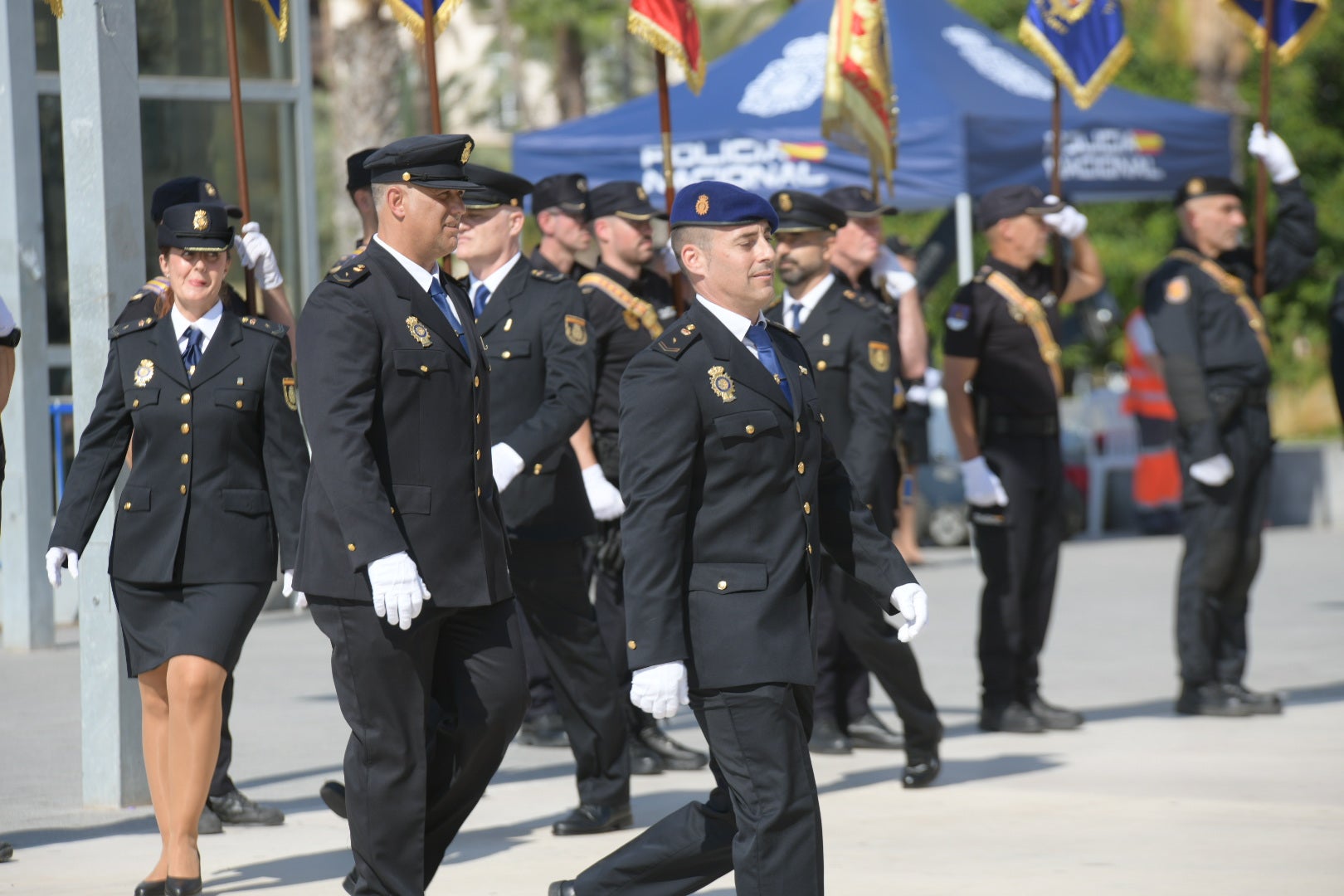 Orgullo azul en Alicante con el homenaje de la Policía Nacional a su patrón, los Santos Ángeles Custodios
