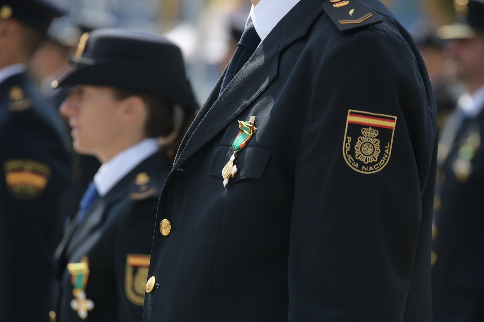 Orgullo azul en Alicante con el homenaje de la Policía Nacional a su patrón, los Santos Ángeles Custodios