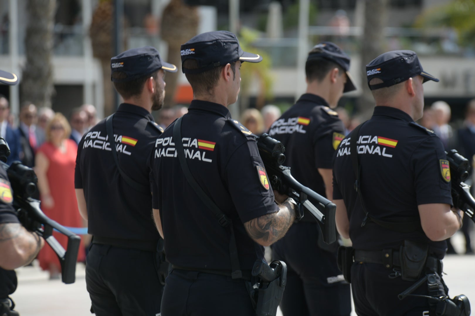 Orgullo azul en Alicante con el homenaje de la Policía Nacional a su patrón, los Santos Ángeles Custodios