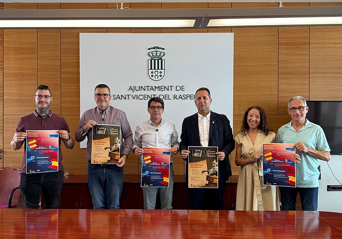 El alcalde, Pachi Pascual, y concejales presentan la programación festiva del 9 d'Octubre en San Vicente.