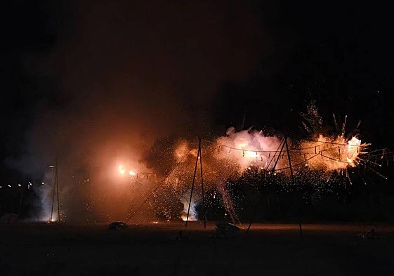 Mascletà nocturna de las Hogueras de Alicante.