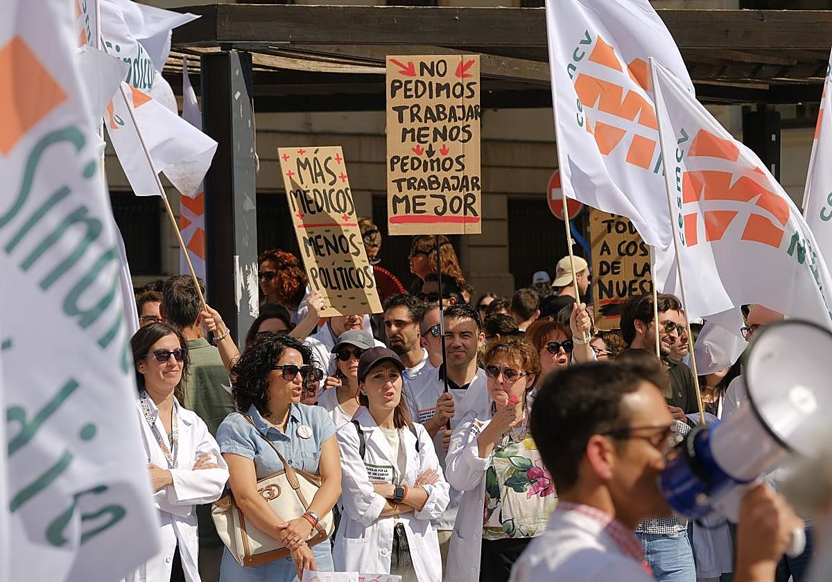 Los médicos de Alicante secundan la huelga nacional contra el estatuto marco y la «sobreexplotación»