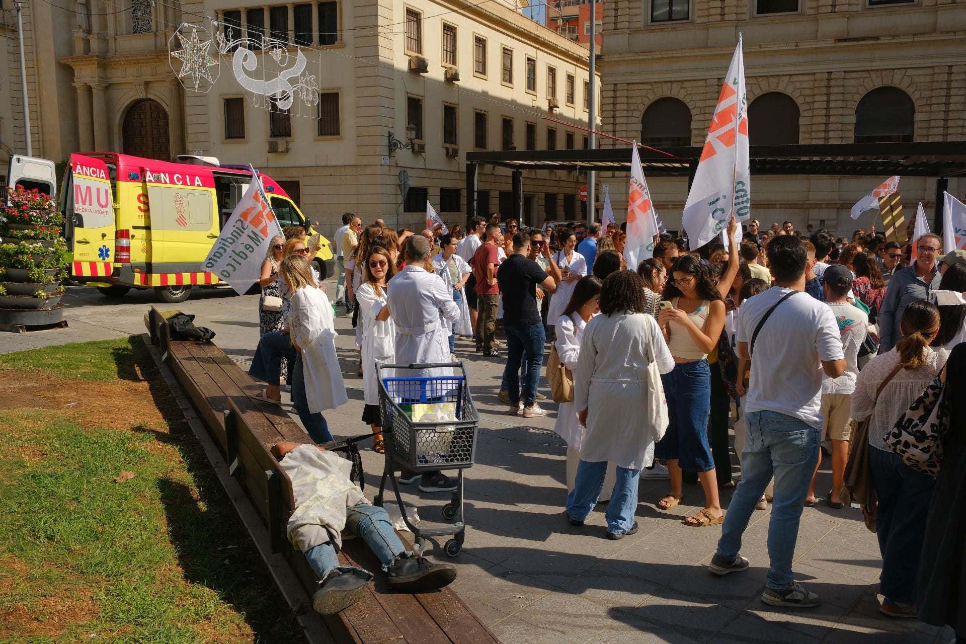 Los médicos de Alicante secundan la huelga nacional contra el estatuto marco y la «sobreexplotación»