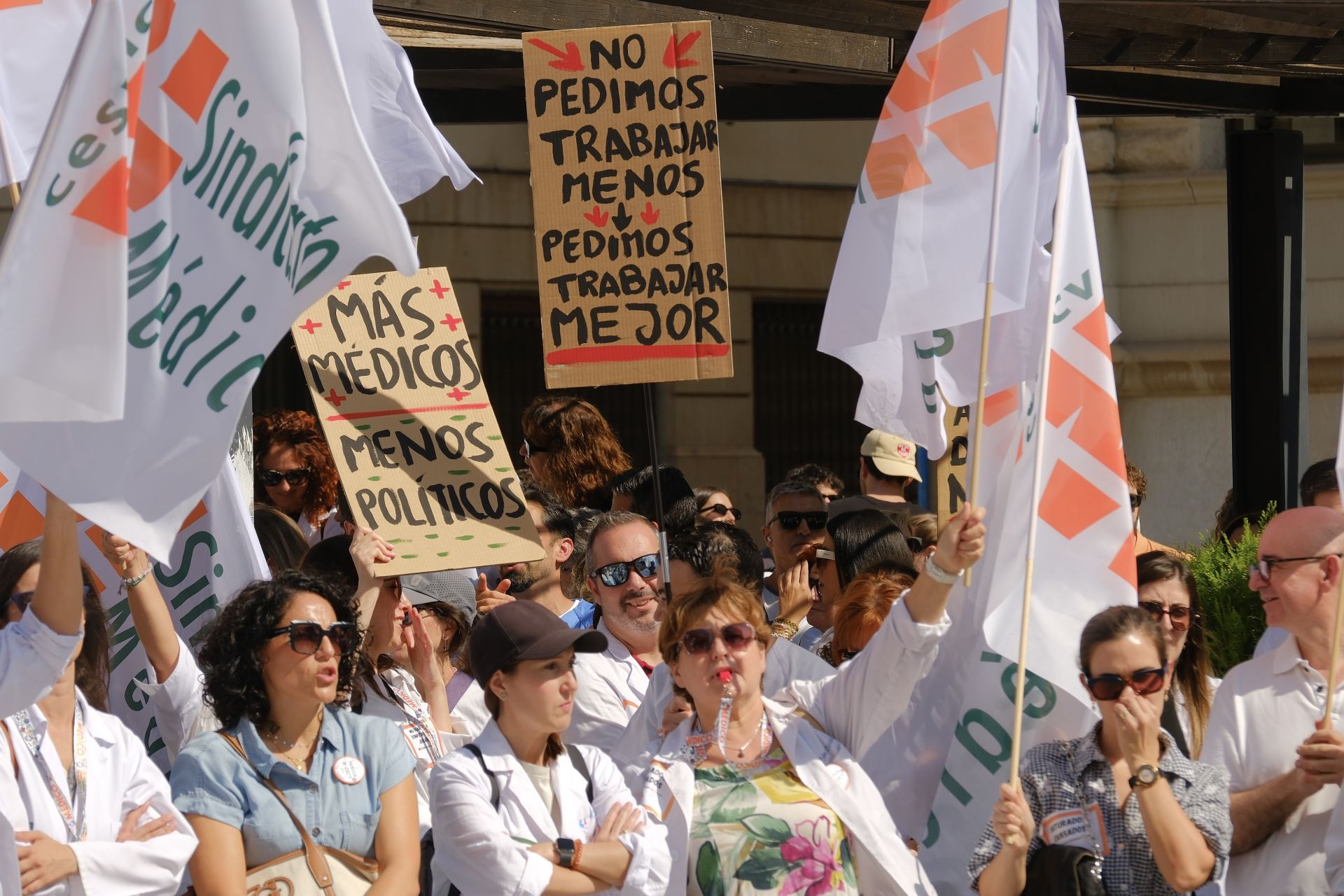 Los médicos de Alicante secundan la huelga nacional contra el estatuto marco y la «sobreexplotación»