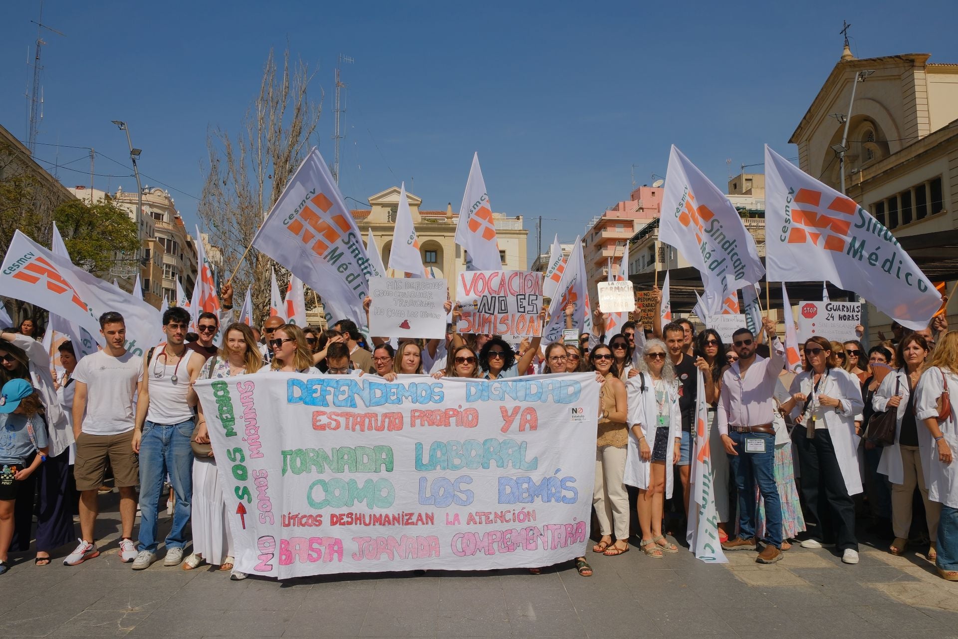Los médicos de Alicante secundan la huelga nacional contra el estatuto marco y la «sobreexplotación»
