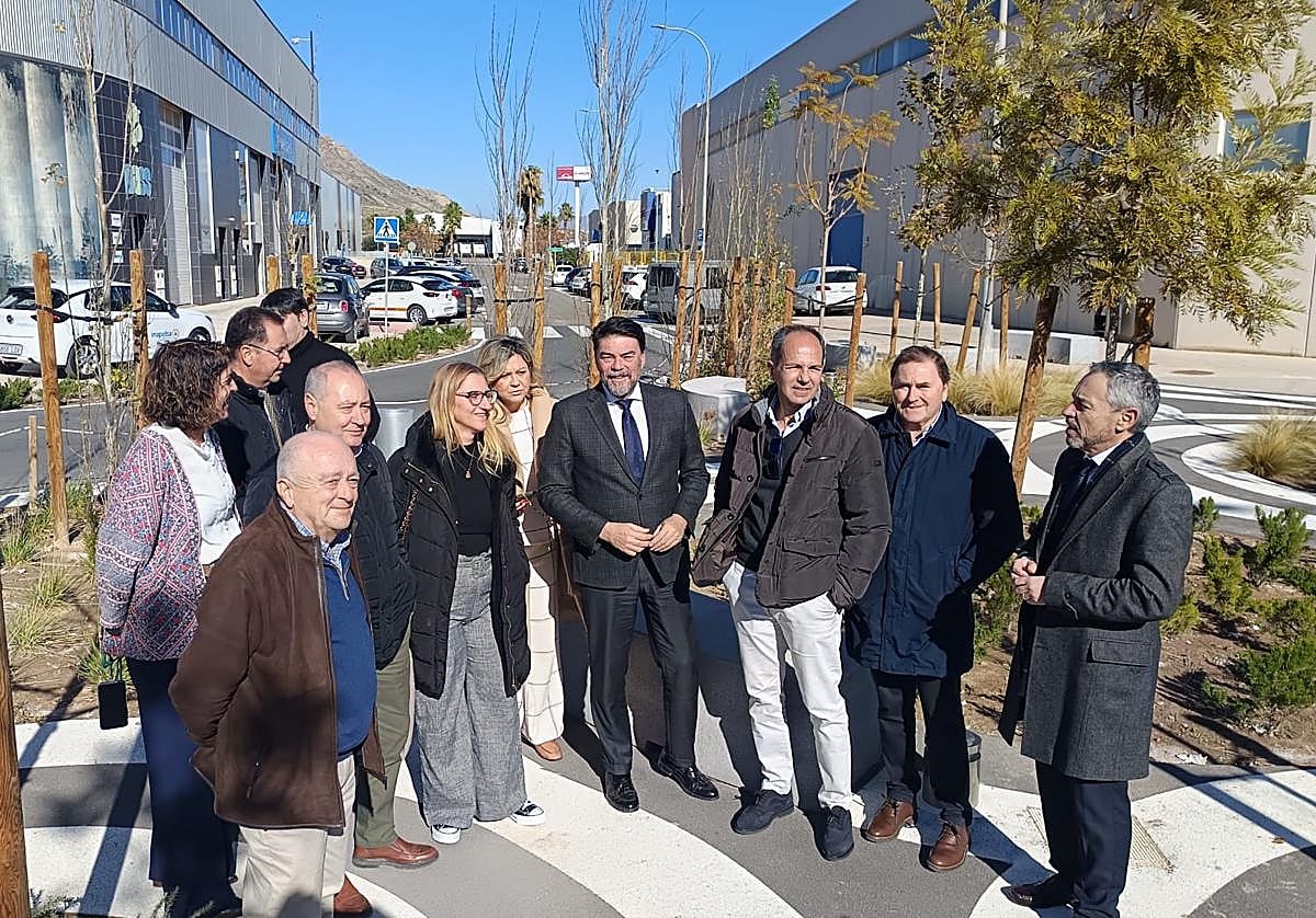 Imagen de archivo del alcalde Luis Barcala con los representantes de las EGM de las principales áreas industriales de Alicante.