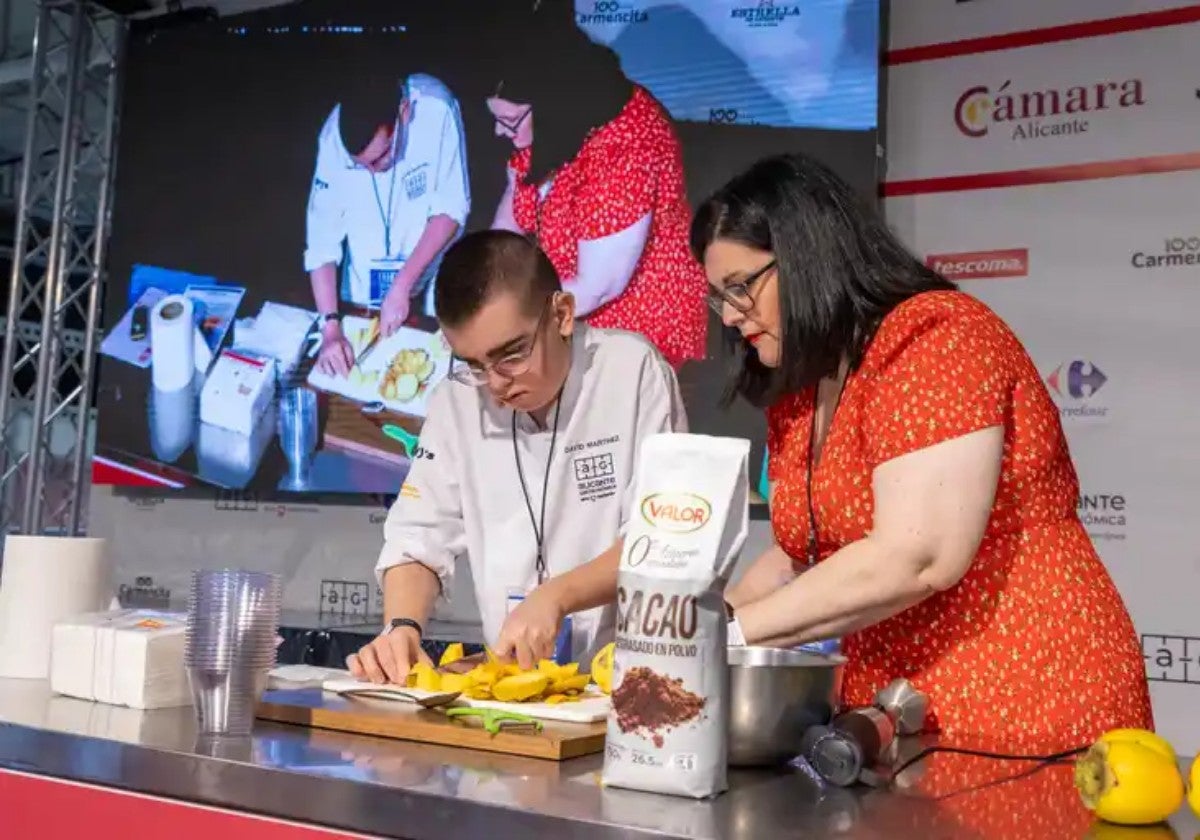 David Martínez y su madre durante la masterclass.