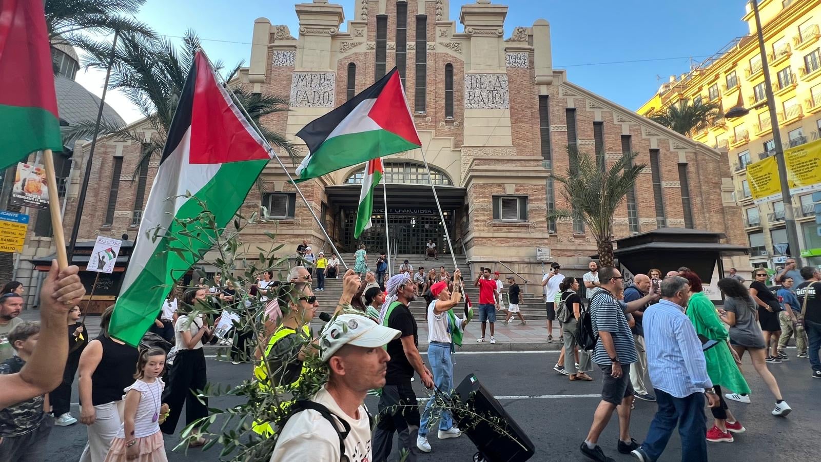 Cerca de 6.000 personas piden desde Alicante el cese del conflicto en Gaza