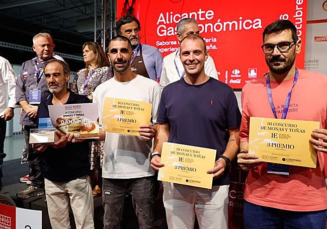Ganadores del concurso de monas y toñas.