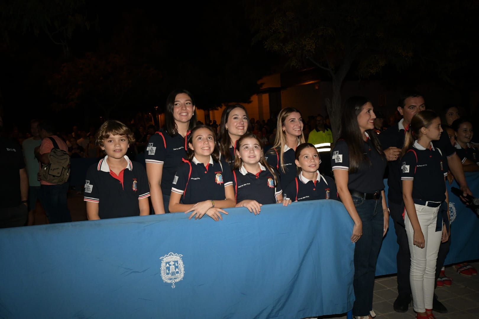 Explosión de luz y sonido: la primera mascletà de las Hogueras de Alicante convierte el Bulevar del Pla en una fiesta