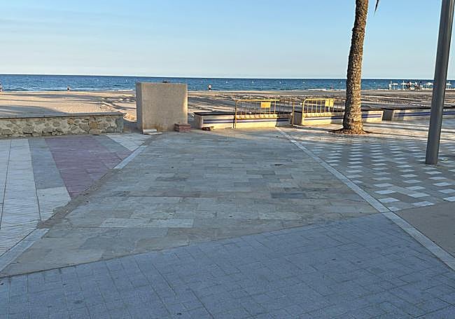 Segregación entre Alicante y El Campello en el paseo de Niza.