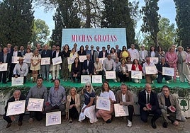 Representantes de Calpe, entre los asistentes a la gala Viles en Flor celebrada en Alberic.