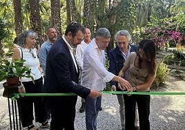 Representantes institucionales durante el acto inaugural de la exposición.