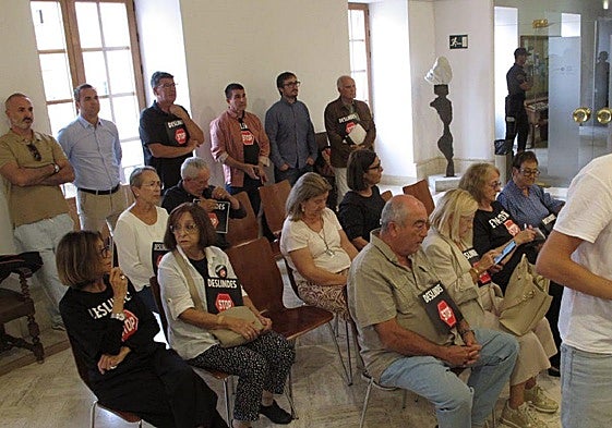 Los afectados por los deslines, que han asistido al pleno de hoy.