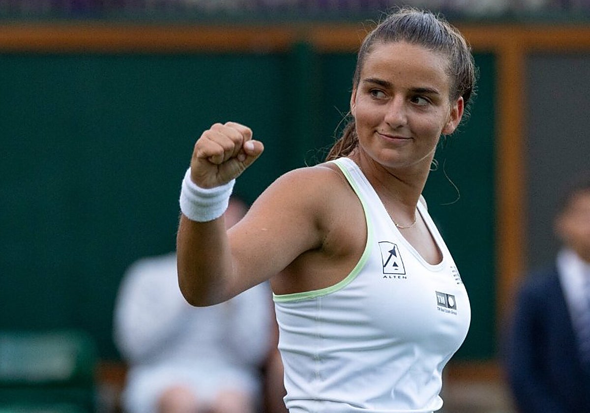 Charo Esquiva celebra un punto.