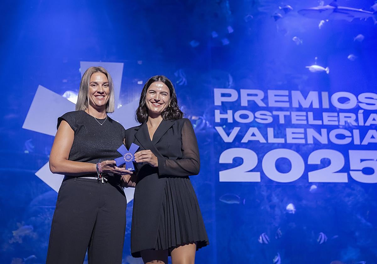 Inês Correia, de Orobianco, recoge el galardón al mejor servicio de sala.