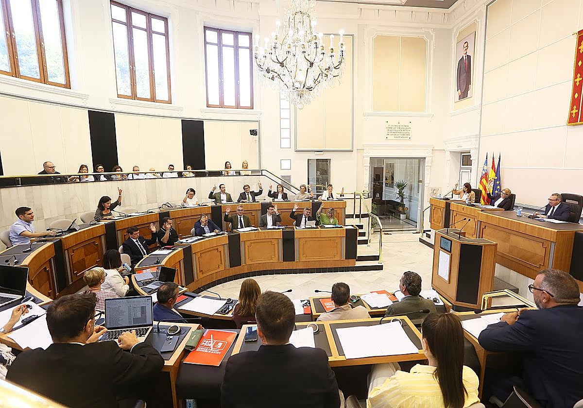 Pleno ordinario de la Diputación Provincial de Alicante.