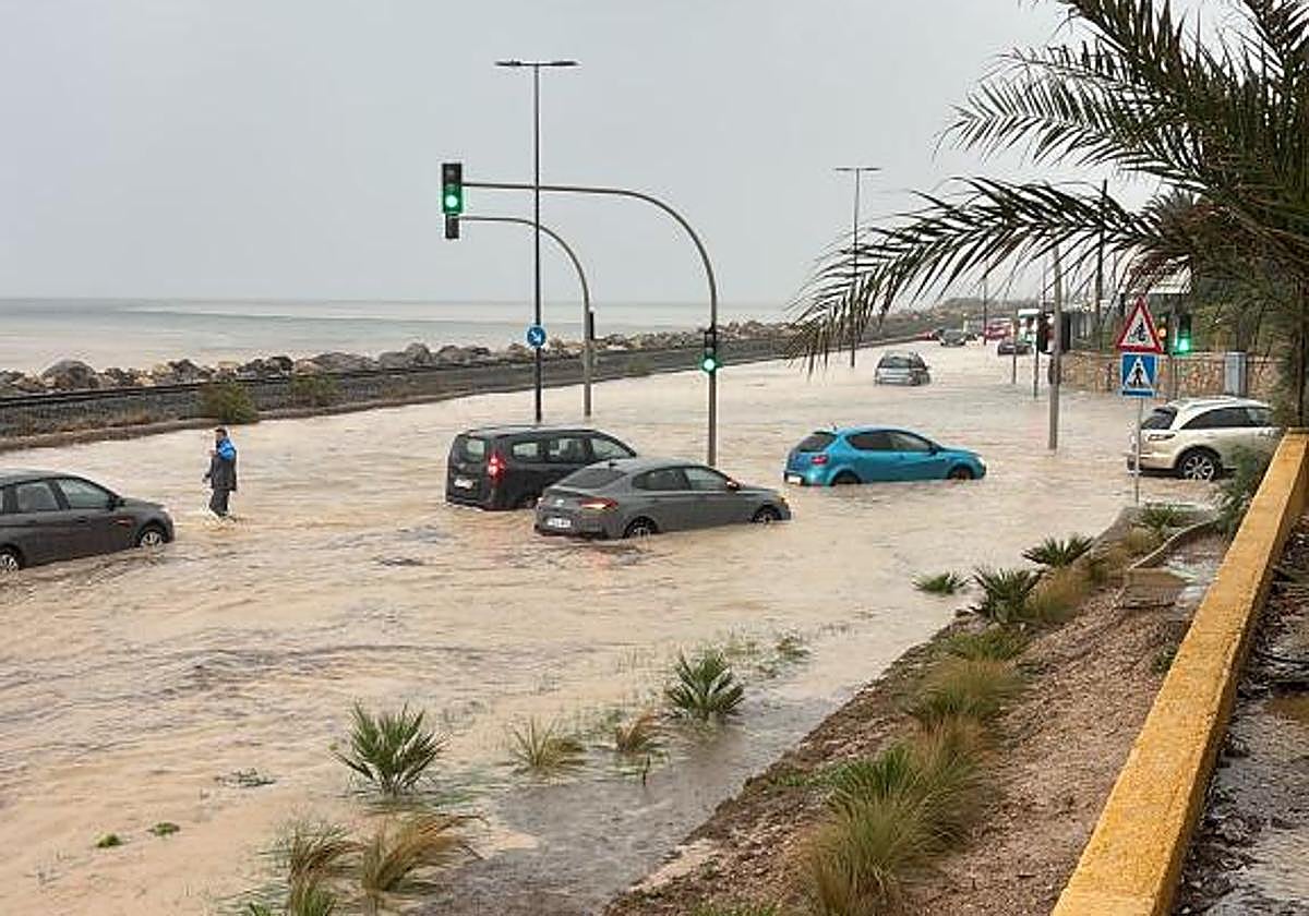 Los bomberos realizan 175 intervenciones en la provincia de Alicante en el primer día de la dana 'Alice' | TodoAlicante
