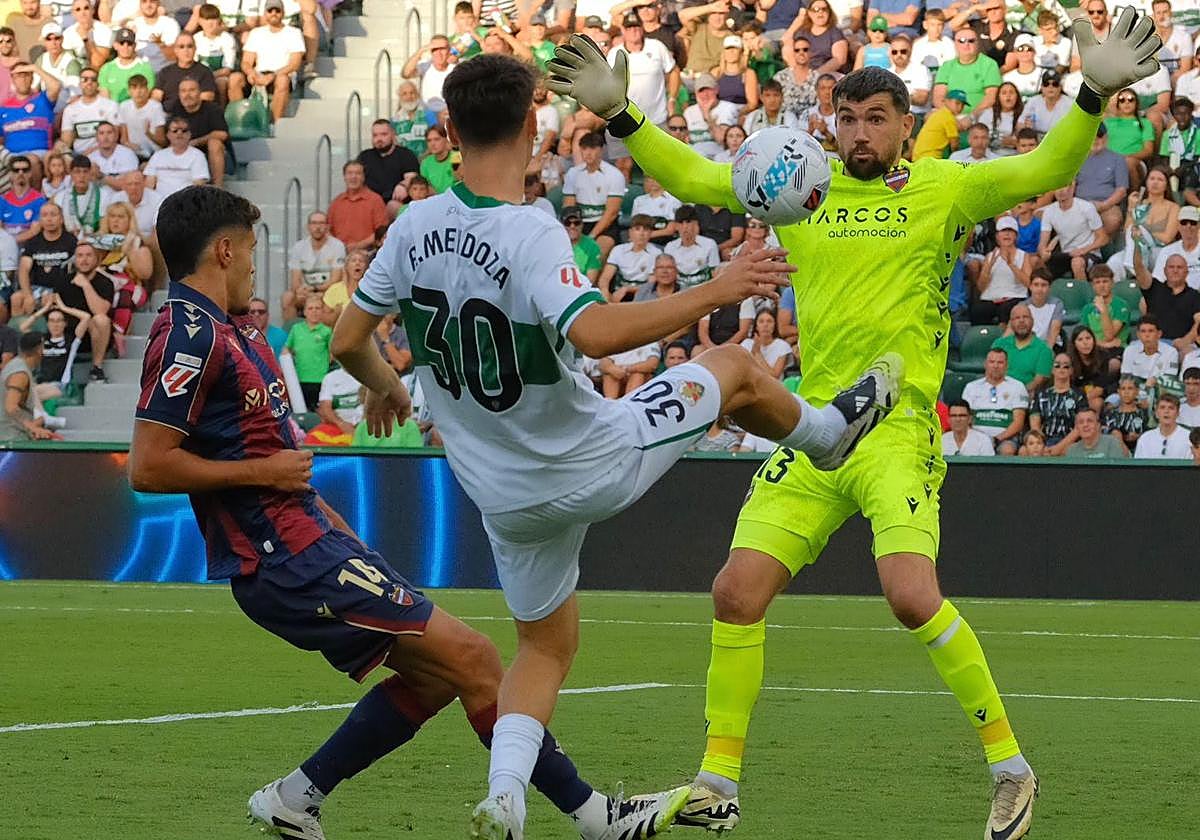 Rodrigo Mendoza playing a match this season