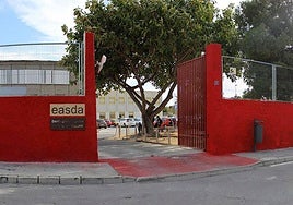 Puerta de acceso al recinto de la EASDA.