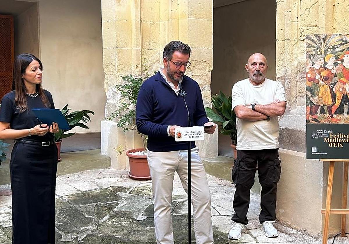 El alcalde Pablo Ruz y la edil Irene Ruiz presentan el cartel y la programación del XXX Festival Medieval de Elche en Las Clarisas.