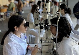 Estudiantes de Óptica y Optometría de la UA realizarán revisiones visuales gratuitas por el Día Mundial de la Visión.
