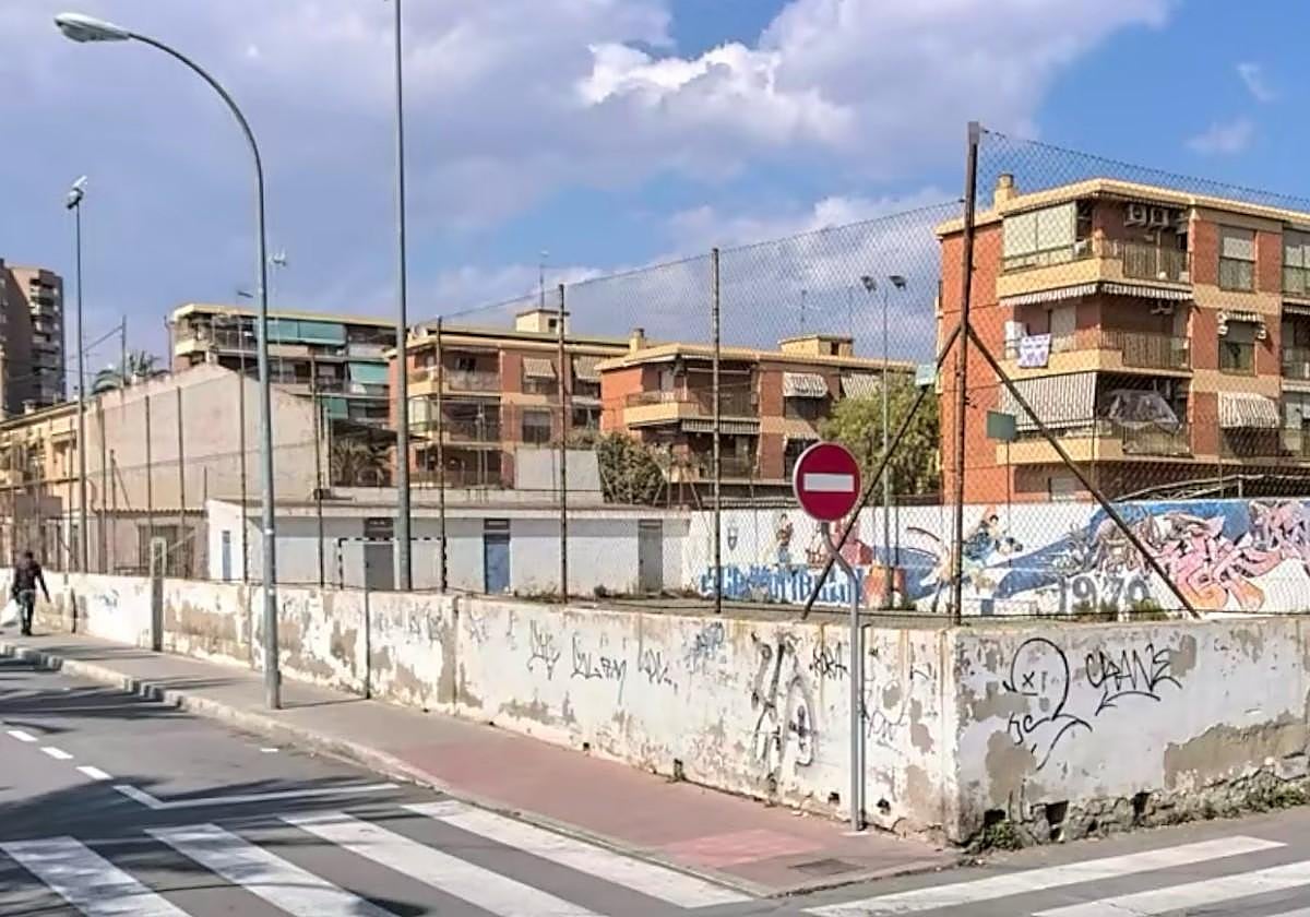 Pista donde irá la nueva plaza polideportiva al aire libre de Tómbola.