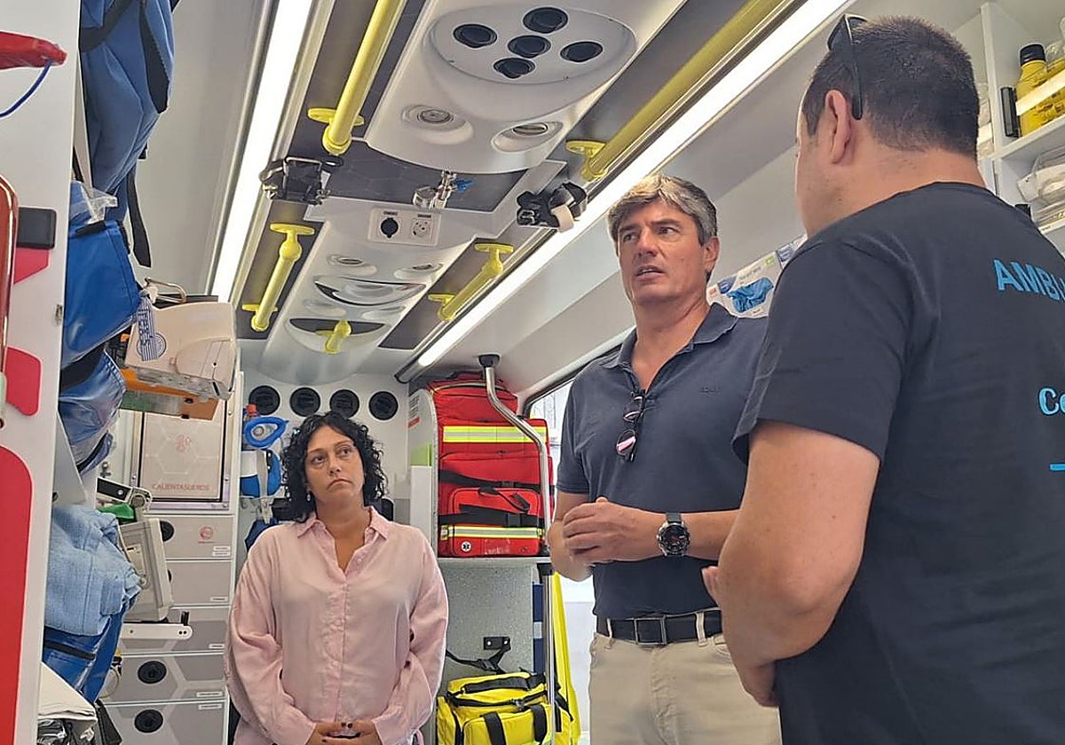 Mayor Marcos Zaragoza during the presentation of the new ambulances