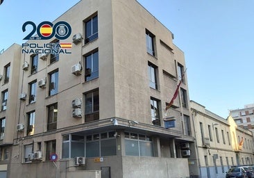 Dos detenidos por amenazar con un cuchillo y robar 700 euros en un comercio de Petrer