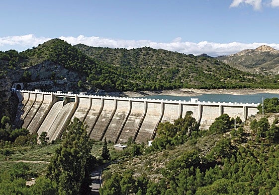 Imagen de archivo de la presa del pantano del Amadorio