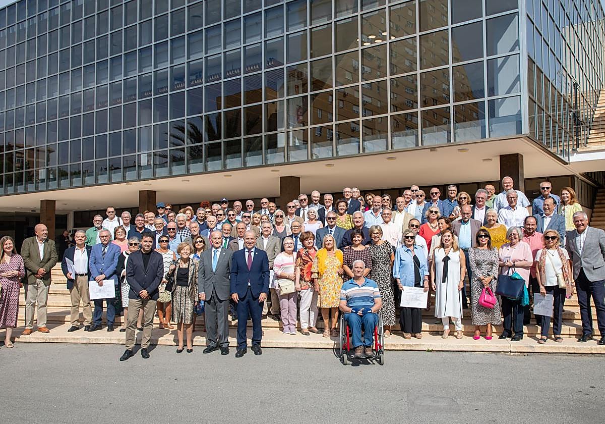 The gala for the 'Senior Doctor's Day' took place at the Alicante Conference Centre.