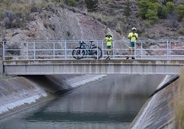 El trasvase a su paso por Sierra Espuña.