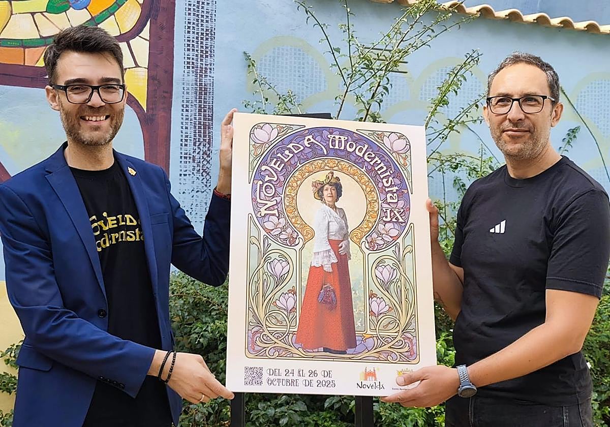 El alcalde de Novelda, Fran Martínez, junto al cartel oficial de la IX edición de Novelda Modernista.