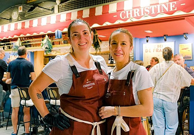 Ana y Raphäelle, en Bistrot Christine en el Mercado Central de Alicante.