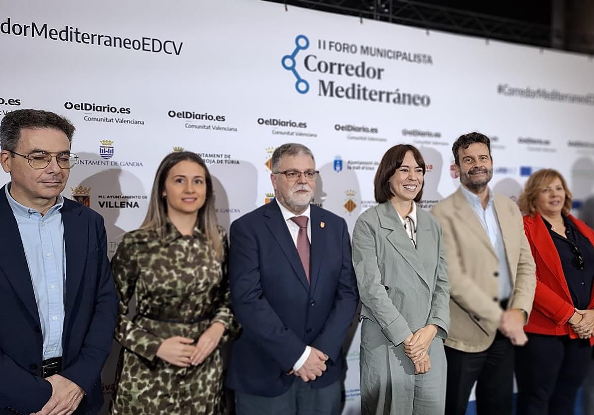 El alcalde de Villena, Fulgencio Cerdán, con la ministra de Ciencia, Diana Morant, en la inauguración del II Foro Municipalista Corredor Mediterráneo.