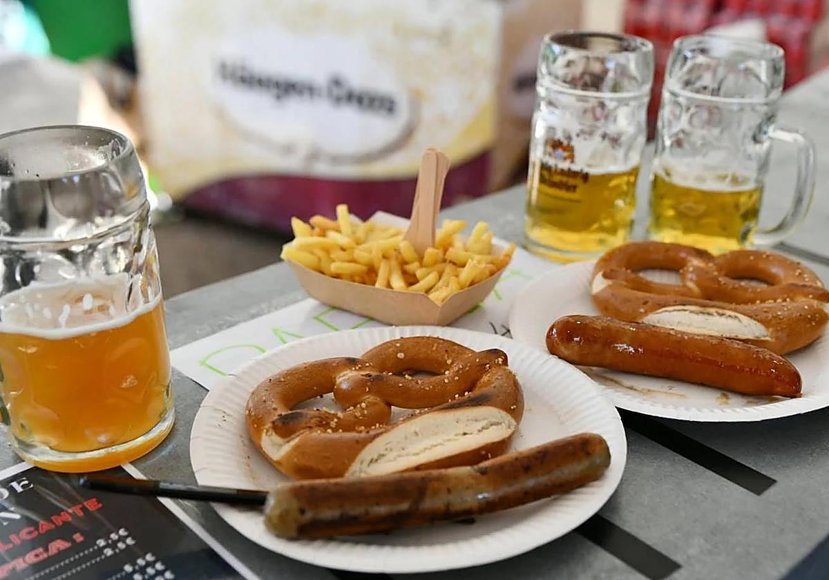 Fiesta de la Oktoberfest en las Hogueras de Alicante.