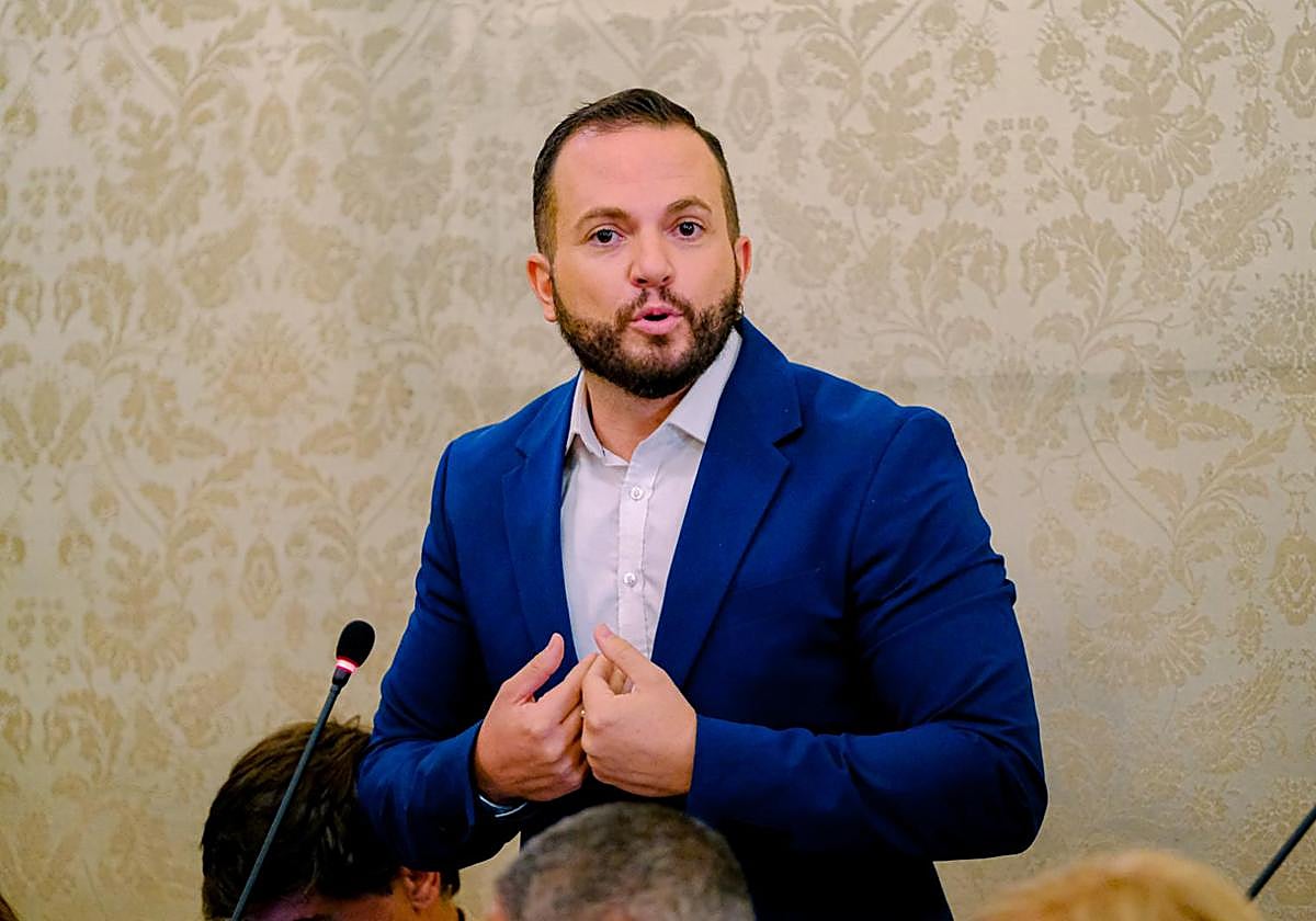 Compromís municipal spokesperson, Rafa Mas, during a council meeting.