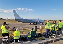 Participantes en la octava edición del 'Spotter Day' en el Aeropuerto de Alciante-Elche.