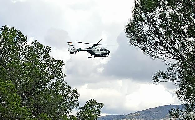 Helicóptero que está participando en el operativo de búsqueda.