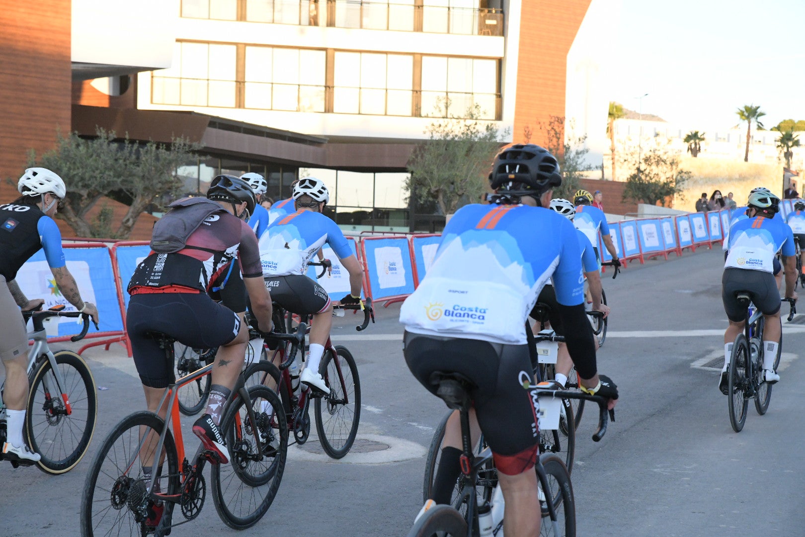 La Nucía se vuelca con el ciclismo en un fin de semana inolvidable: del espectáculo del Critérium al desafío del Gran Fondo