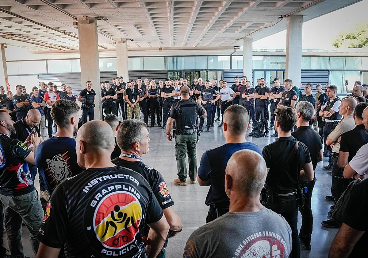 Más de 200 profesionales asistieron al I Congreso Internacional de Grappling Policial y Militar celebrado en Elche.