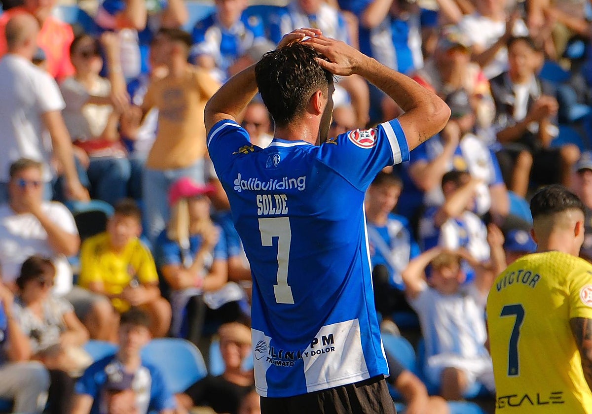 Soldevila holds his head in his hands during the clash against Villarreal B.