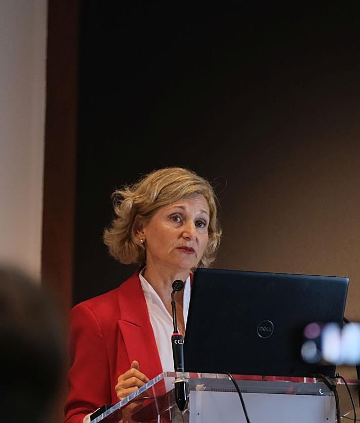 Imagen secundaria 2 - 1. Sebastián Fernández, secretario autonómico de Vivienda. Conselleria de Servicios Sociales, Igualdad y Vivienda. 2. Carlos de Juan. presidente del Patronato Municipal de la Vivienda 3. María José Peñalver, Representante del Consejo Superior de los Colegios de Arquitectos de España (CSCAE).