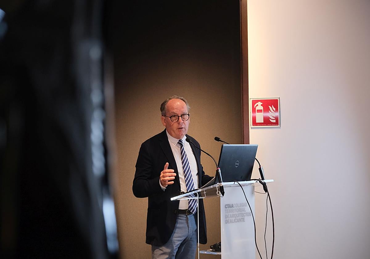 El presidente del Colegio de Arquitectos de Alicante, Emilio Vicedo.